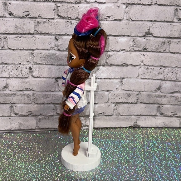 L.O.L. Surprise! LOL Surprise OMG SPORTS CHEER DIVA Cheerleading Dolls - Picture 4 of 16